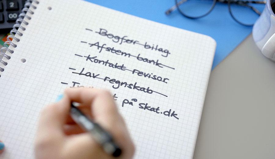 Notesbog med to to liste